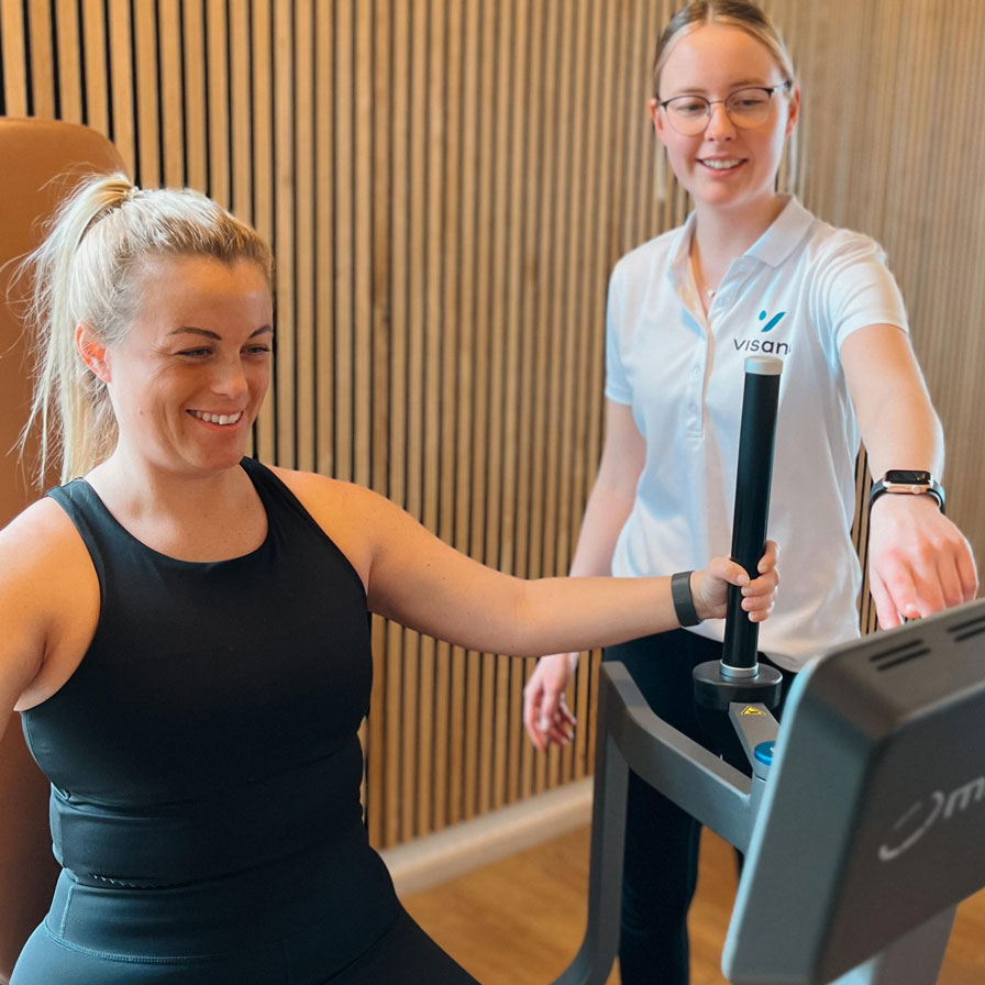 Visana_Physiotherapie_Physiopraxis_Lollar_Anwendung_Patientin